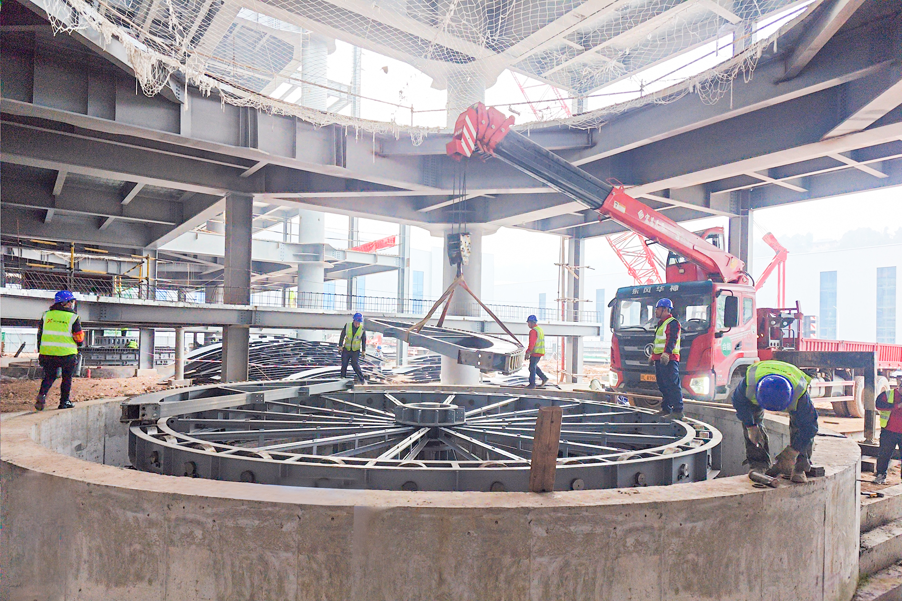 全球首臺套大型金屬硅直流熔煉爐正式啟動安裝！