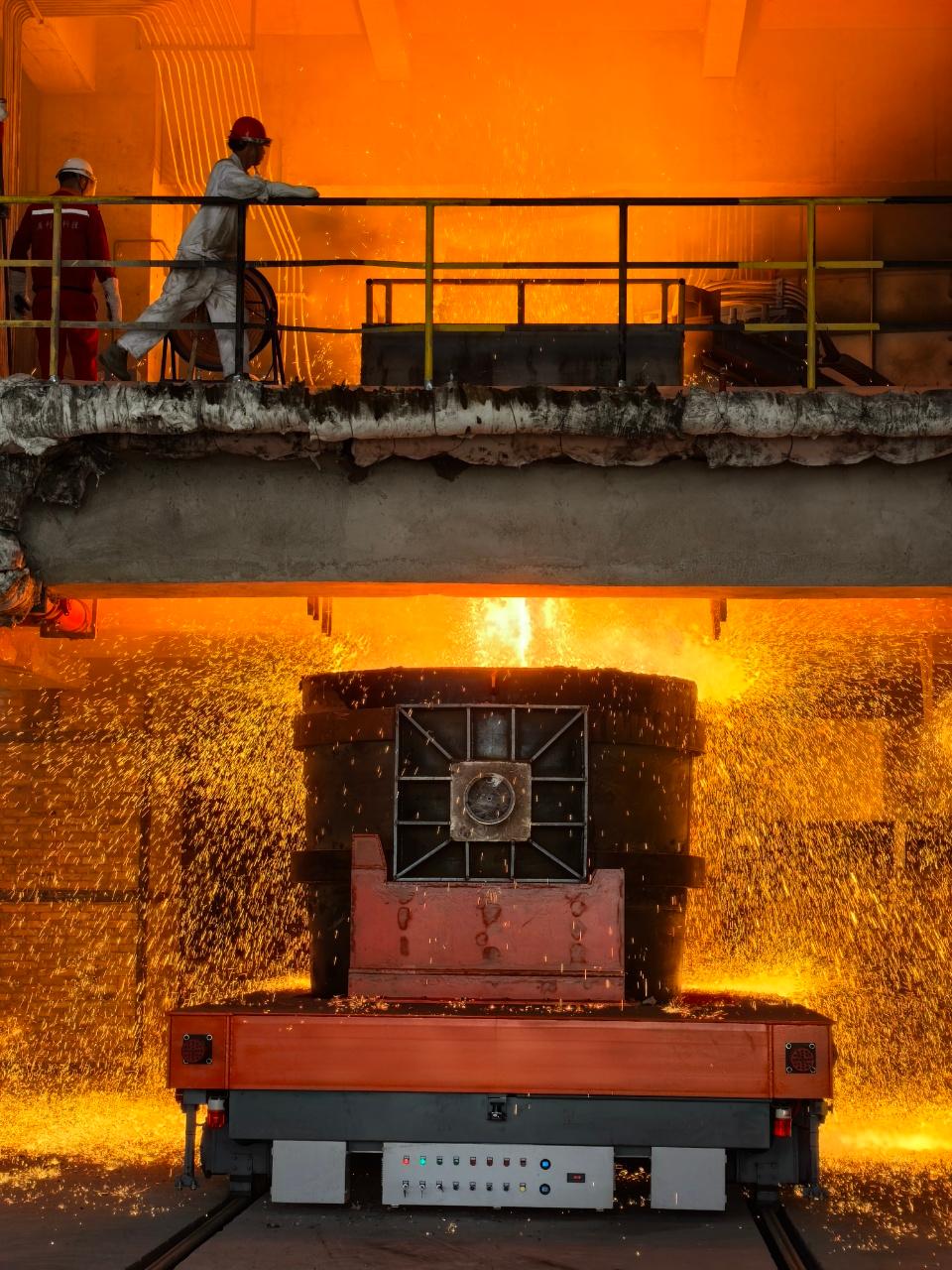 鈦精礦項目核心裝備實現(xiàn)重大突破：36MVA鈦渣電爐成功出鐵